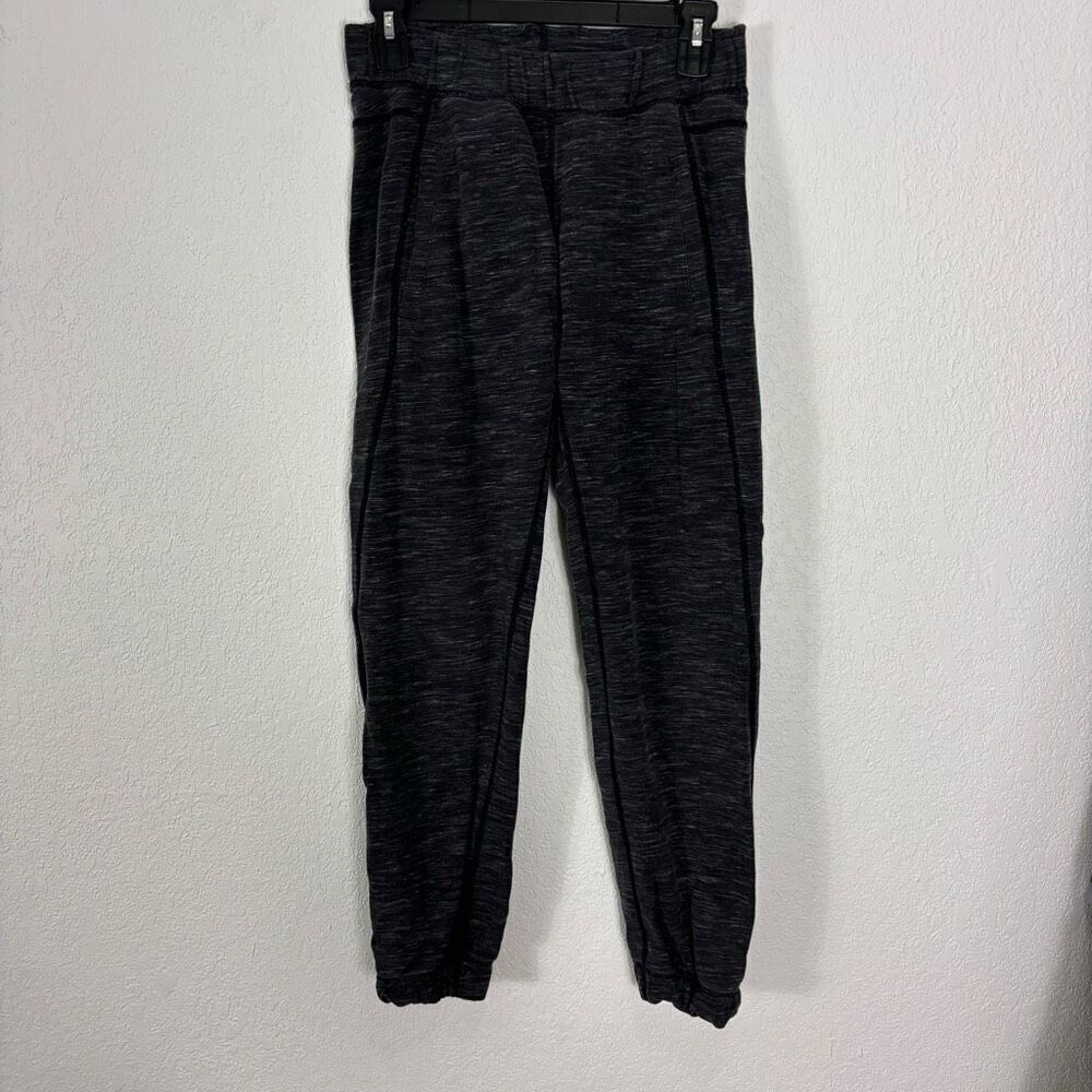 Lululemon Heathered Grey Jogger Sweatpants Women’s size 4